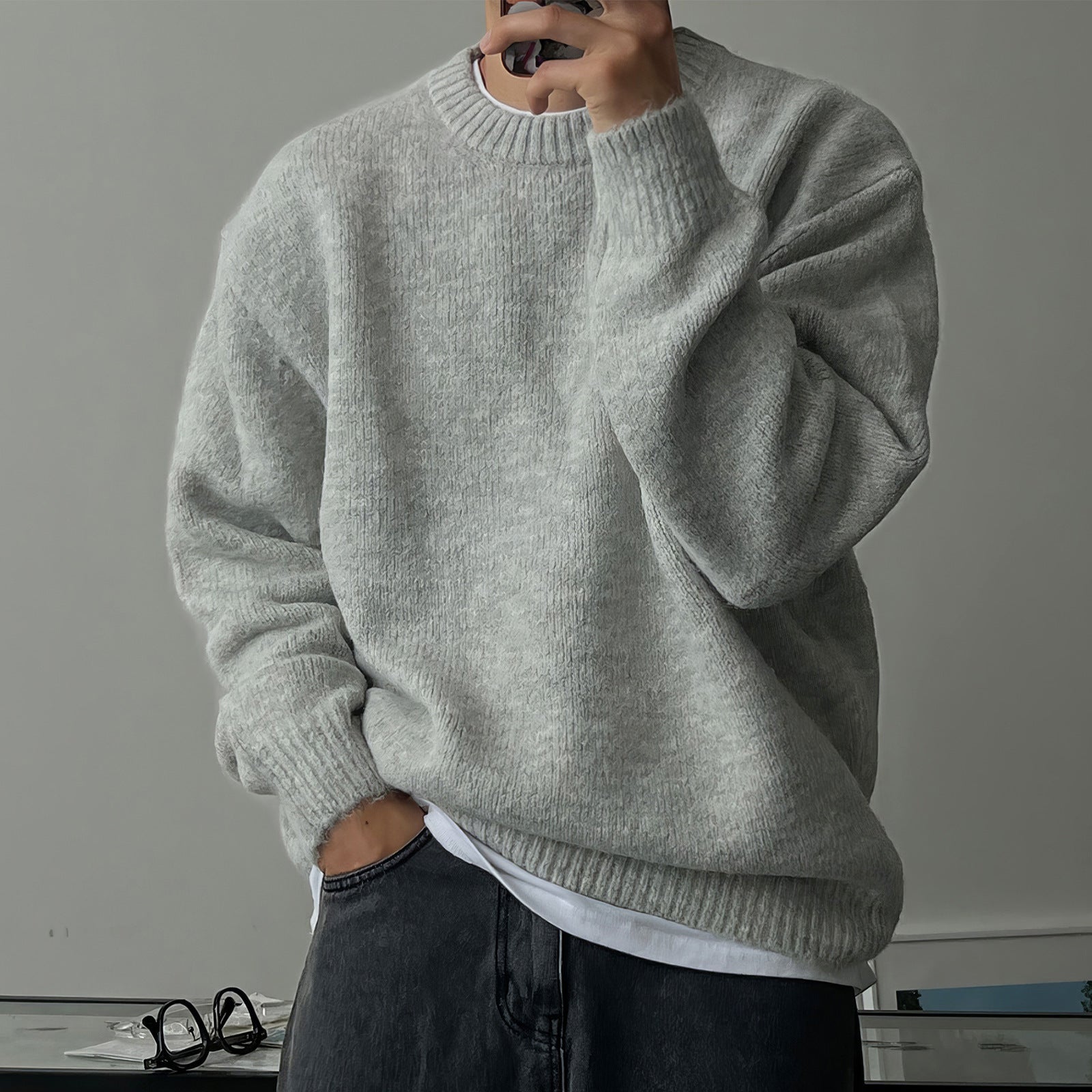 Men's warm and thick solid color round neck sweater