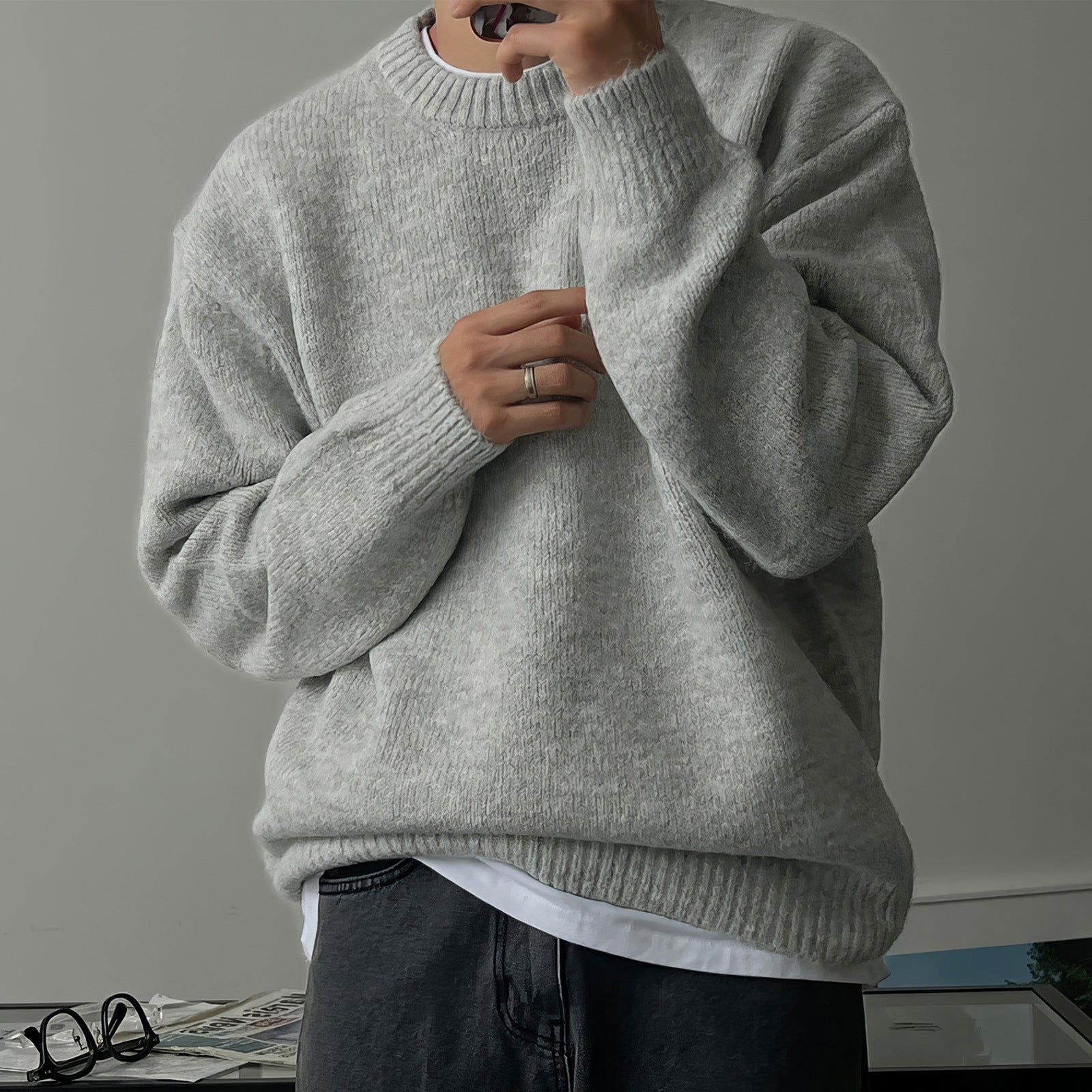 Men's warm and thick solid color round neck sweater